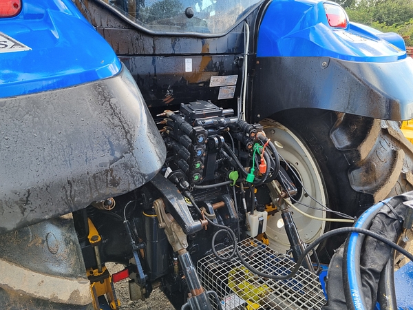 Chris Atkin & Son Ltd - New Holland T6.155